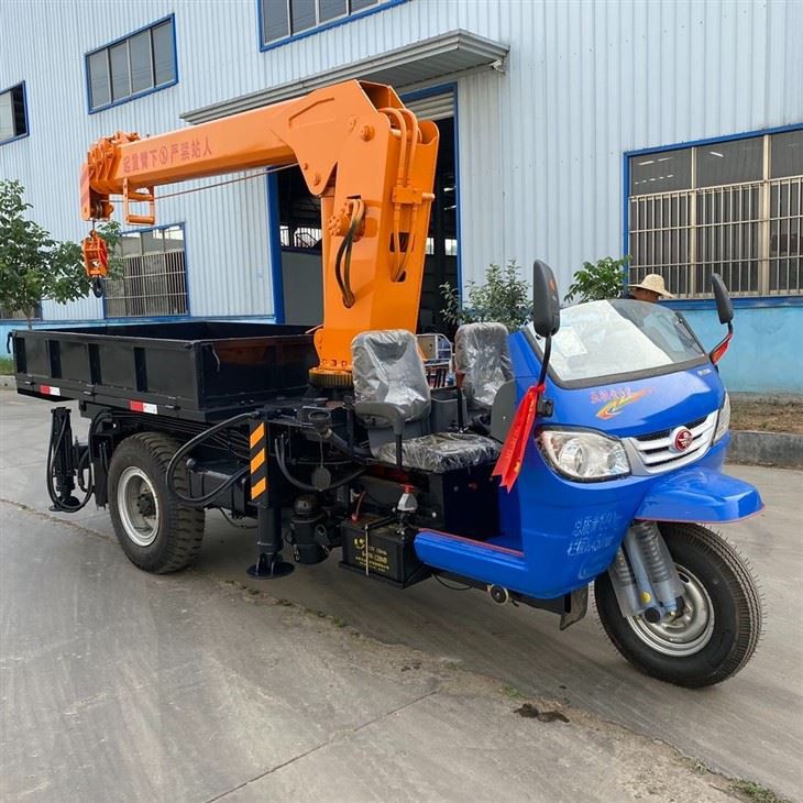 رافعة شاحنة ذات ثلاث عجلات تعمل بالديزل